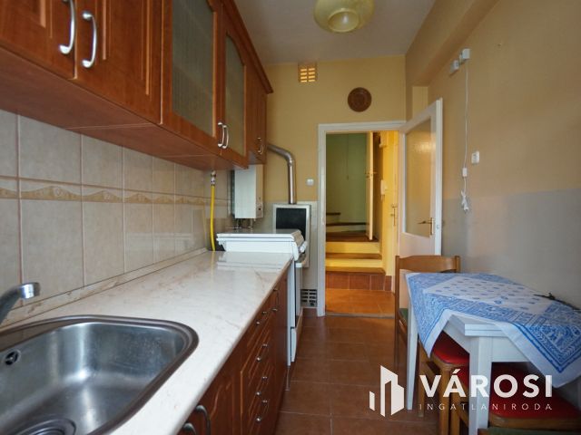 Belváros közeli lakás csendes környéken