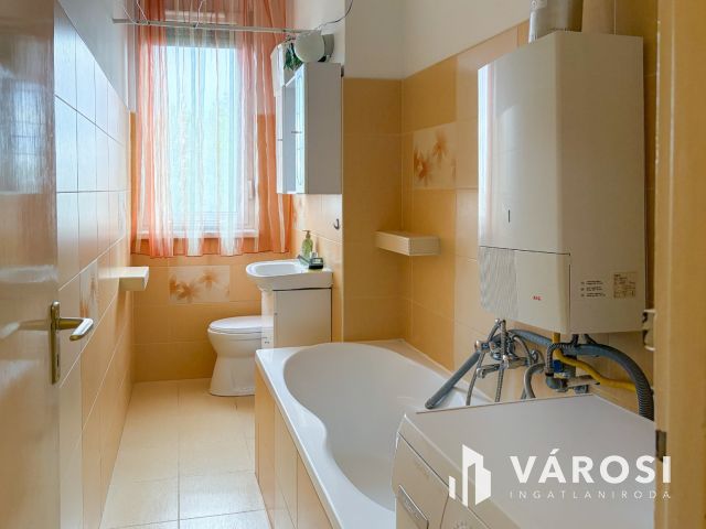 4.emeleti, erkélyes, azonnal kiadható, felújított lakás