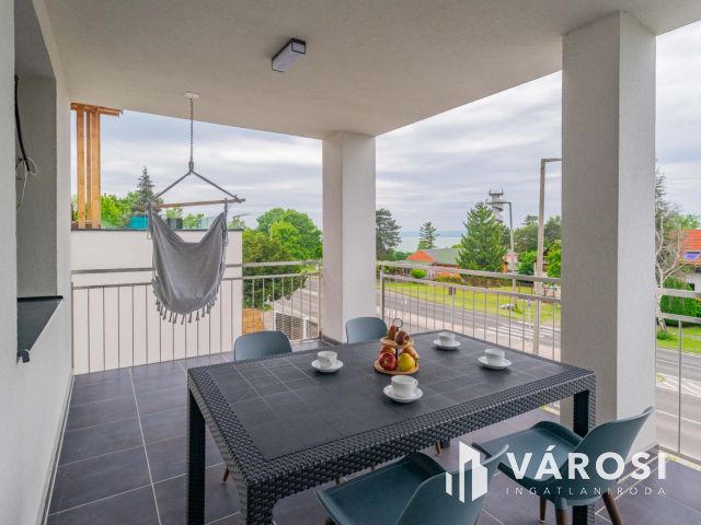 Panorámás luxus lakás Balatonföldváron kiadó