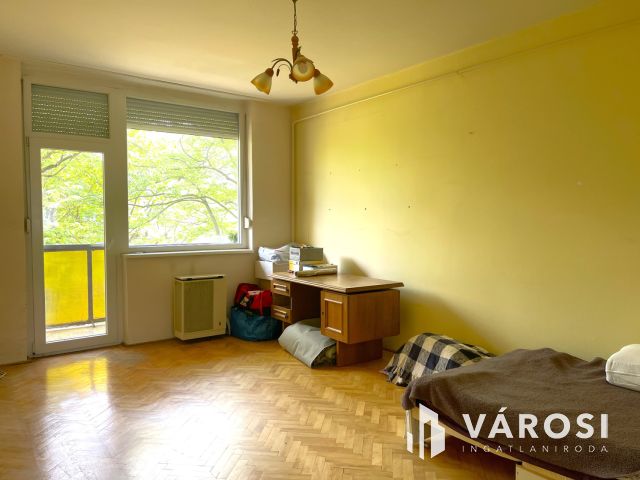 Lakható, kiadható vagy felújítható 2 szobás erkélyes lakás