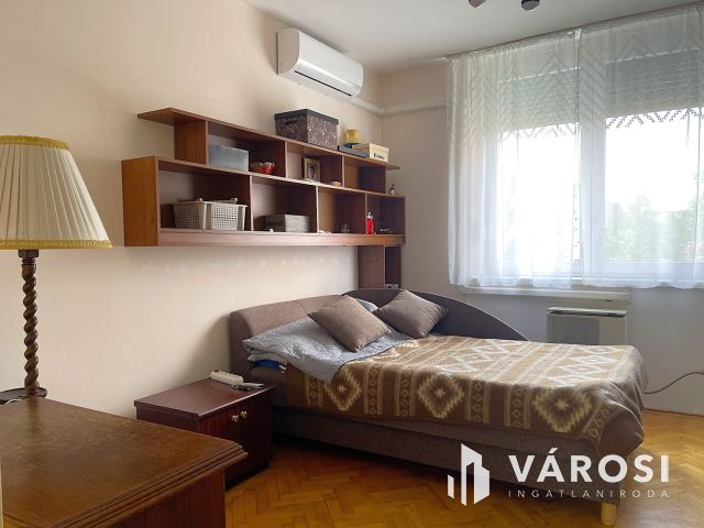 Lakható, kiadható vagy felújítható 2 szobás erkélyes lakás