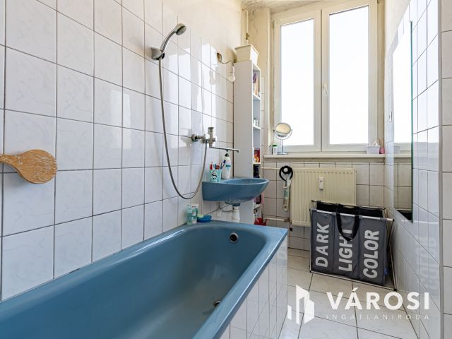 Ecseri úti metrónál, csúsztatott zsalus,erkélyes lakás eladó