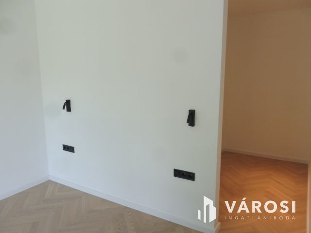 5 Csillagos földszinti lakás Újszegeden Kiadó.