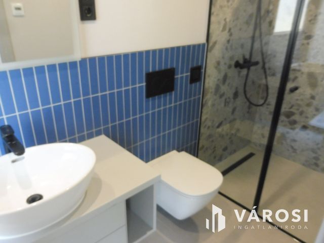 5 Csillagos földszinti lakás Újszegeden Kiadó.