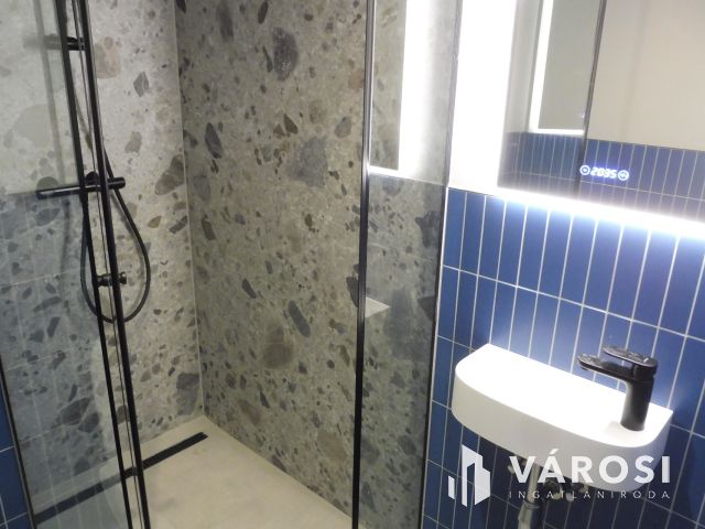 5 Csillagos földszinti lakás Újszegeden Kiadó.