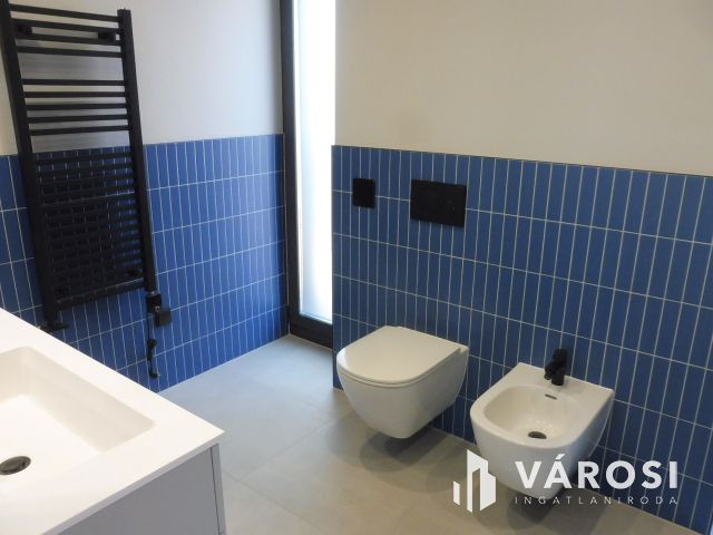 5 Csillagos földszinti lakás Újszegeden Kiadó.