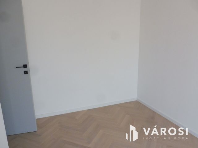 5 Csillagos földszinti lakás Újszegeden Kiadó.