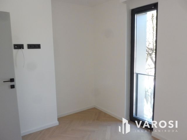 5 Csillagos elsőemeleti lakás Újszegeden Kiadó.