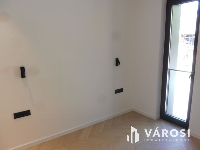 5 Csillagos elsőemeleti lakás Újszegeden Kiadó.