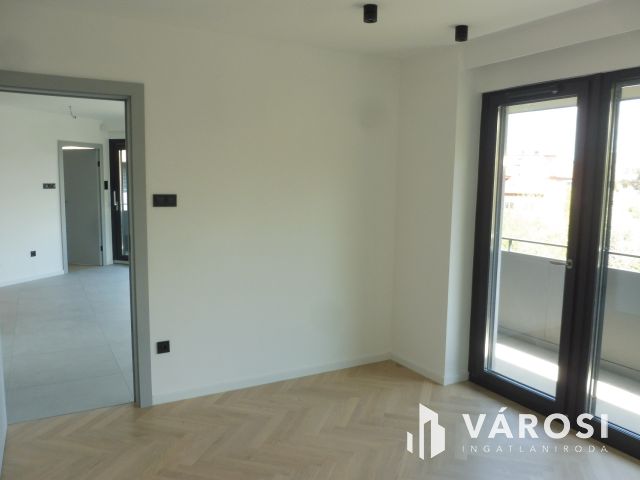 5 Csillagos második emeleti lakás Újszegeden Kiadó.