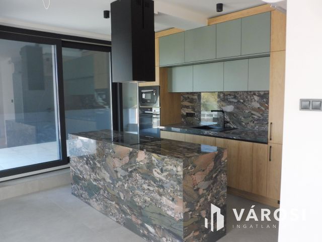 5 Csillagos penthouse Újszegeden Kiadó.