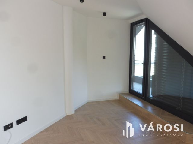 5 Csillagos penthouse Újszegeden Kiadó.