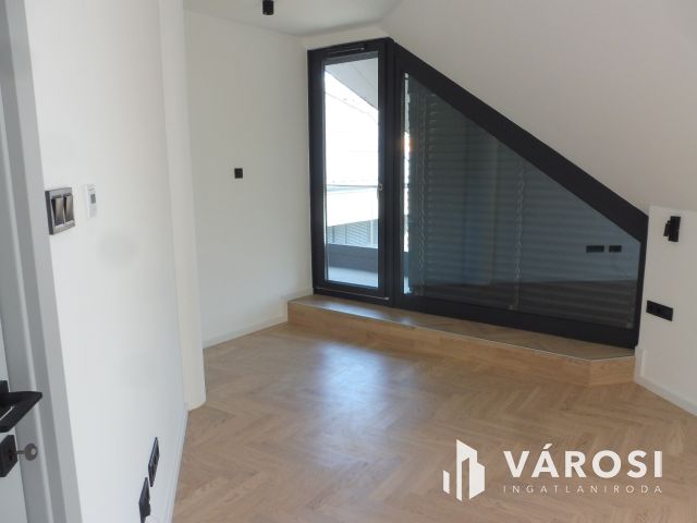 5 Csillagos penthouse Újszegeden Kiadó.