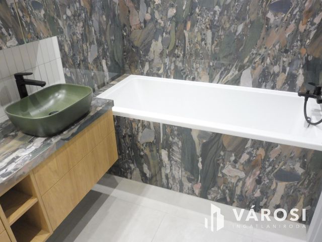 5 Csillagos penthouse Újszegeden Kiadó.